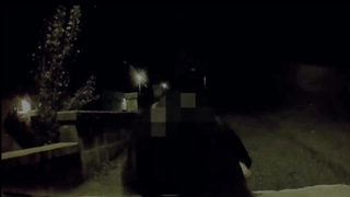 颜值不错美少妇晚上和炮友户外车震_撕开丝袜舔逼逼深喉口交大力抽插呻吟