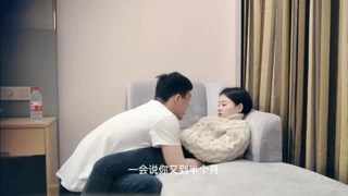 新下海超嫩素人萝莉跟男友啪啪，这种又嫩又骚的漂亮00后最受欢，人气爆棚连干两炮