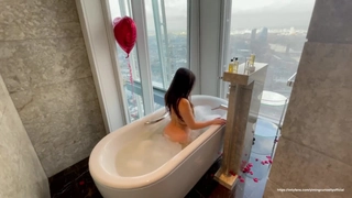 小个子少女维纳斯·维森的阴道被舔和操
