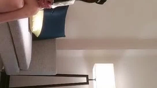 高颜值美少妇浴室大尺度自慰秀,坐在地上按摩器头部插入大力震动非常诱人,很是诱惑喜欢不要错过