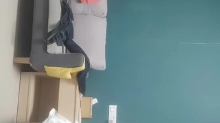 酒店偷拍苗条性感小细腰大学美女和男友逃课开房,一个小时连着干了2次,太饥渴了
