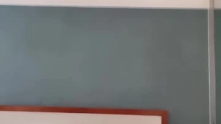 小母狗放学后帮哥哥撸出直接射到校服上再去上课不会被同学们发现吧
